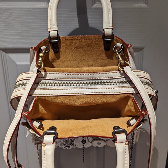 SOLD Coach Rogue 25 Chalk with Tea Rose - Picture 4 of 8